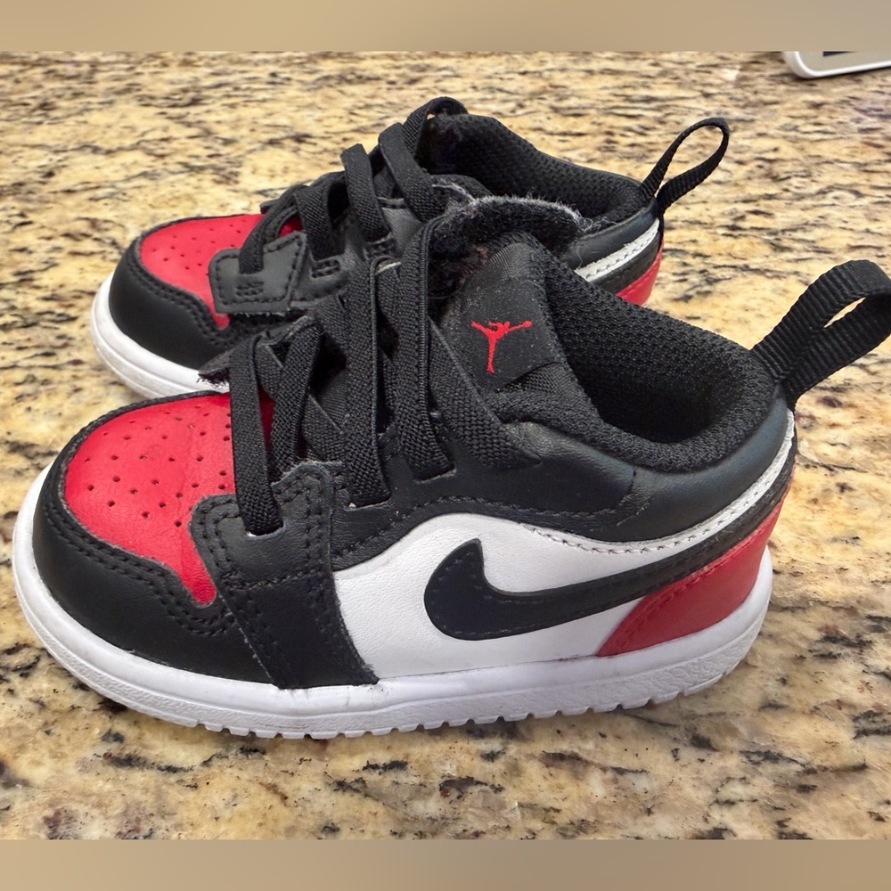 Kids Nike Sneakers - Picture 2 of 3